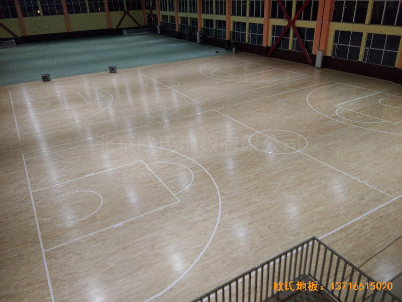 山東濟(jì)南章丘雙語學(xué)校籃球館體育地板施工案例3